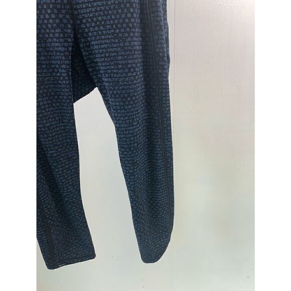 Lululemon Deep Breath Crop Size 6 - Picture 6 of 10